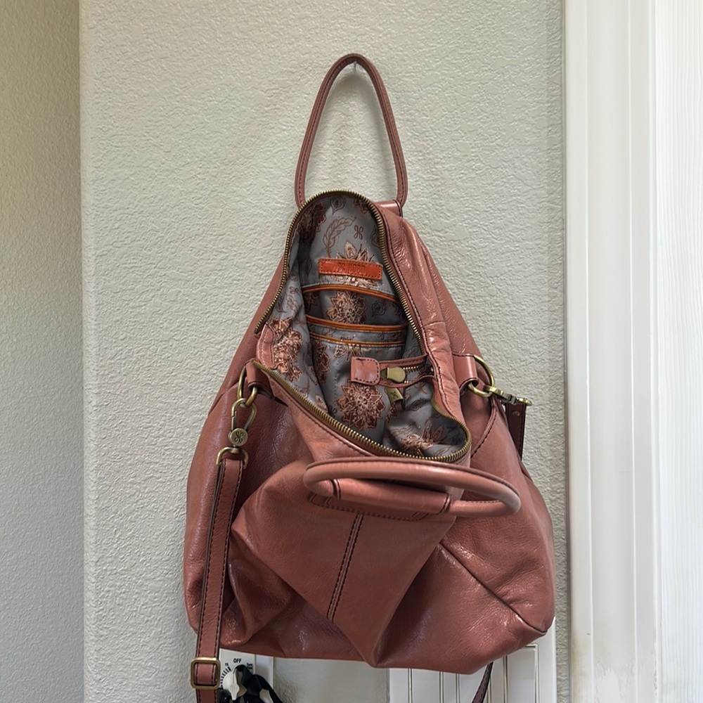 Hobo bag. Light pinkish.